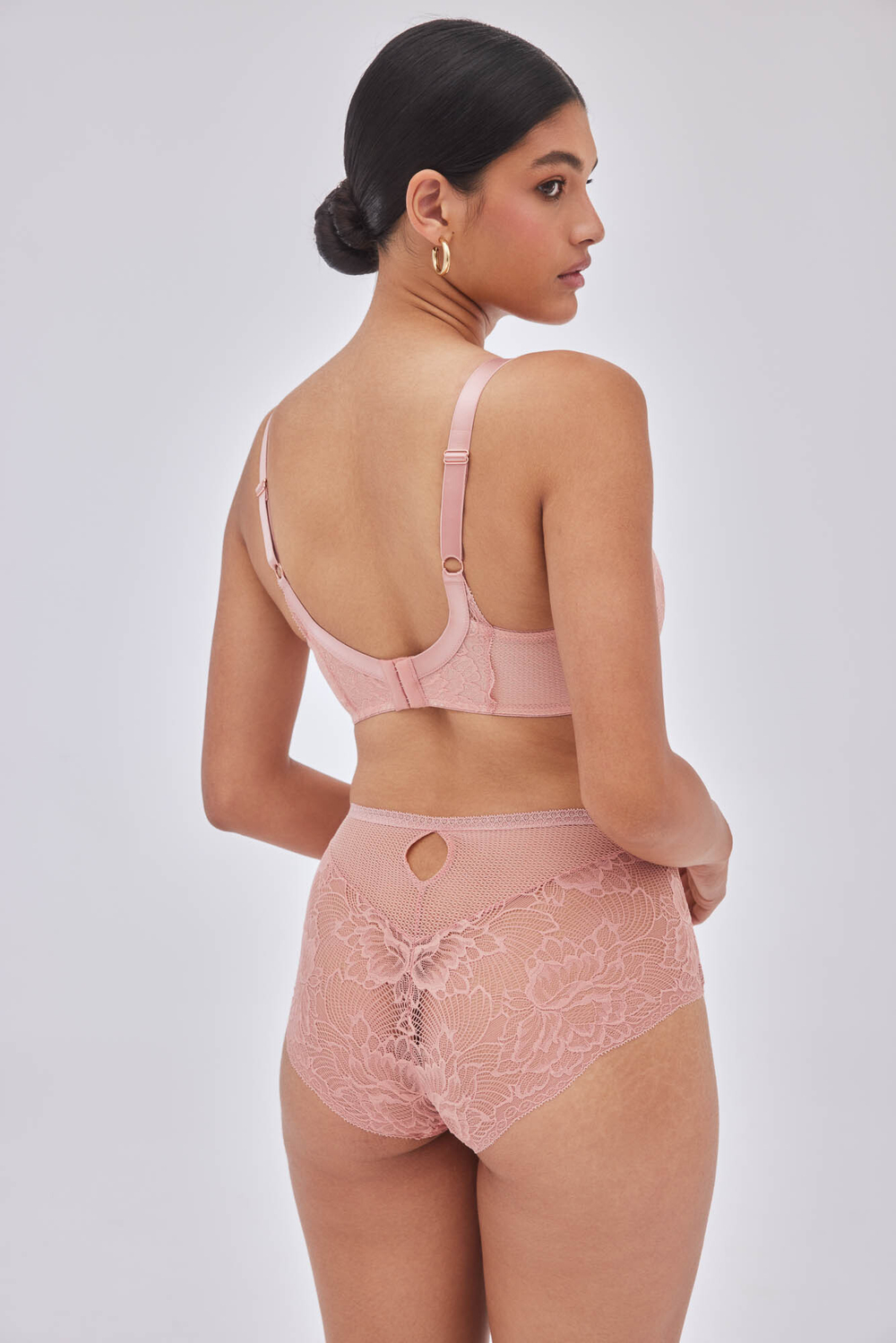 Бюстгальтер Nude Rose с чашками на тонком поролоне (Размер: 85F) (Цвет: пудровый)