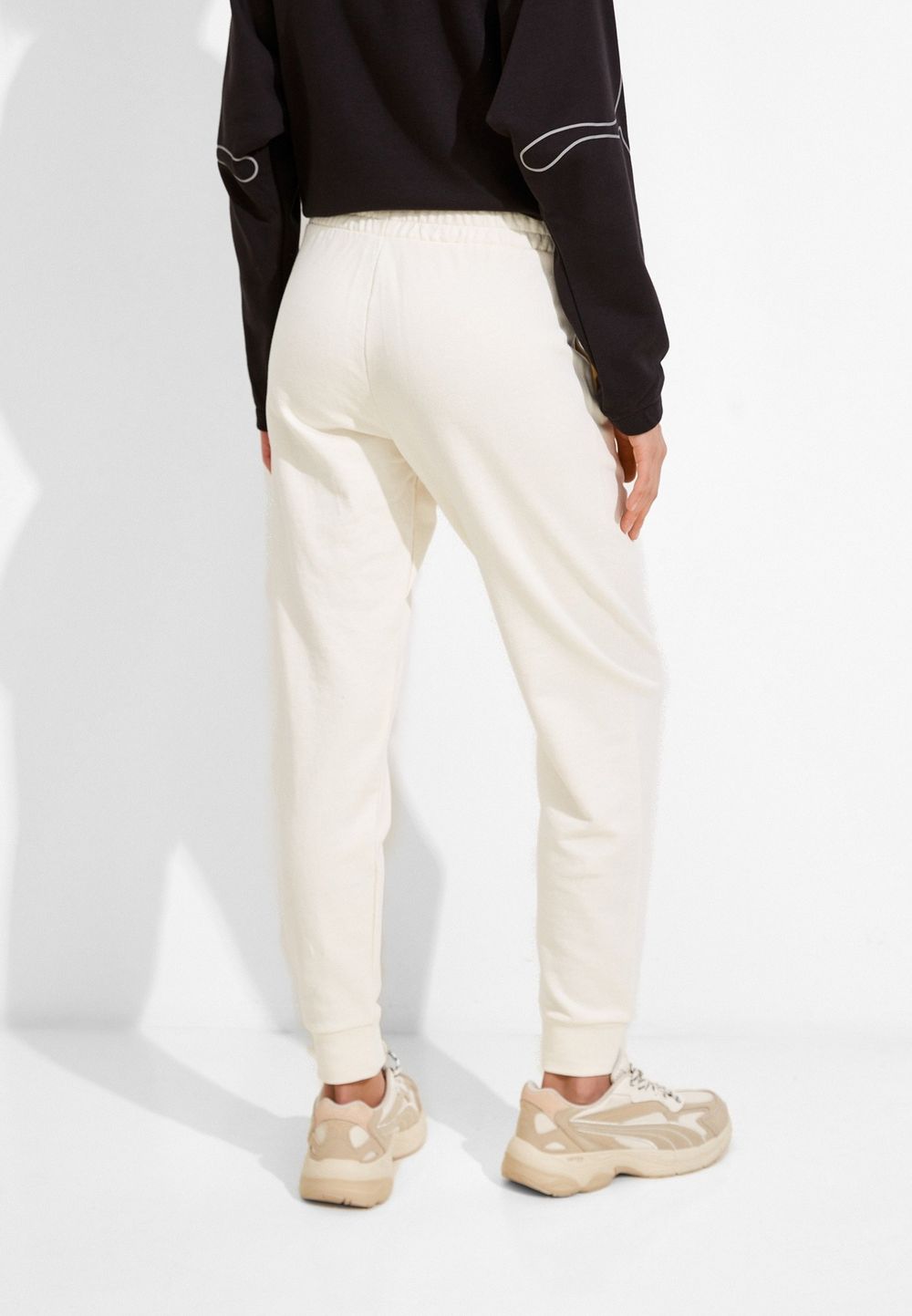 Брюки спортивные женские PUMA BETTER ESSENTIALS Pants cl TR