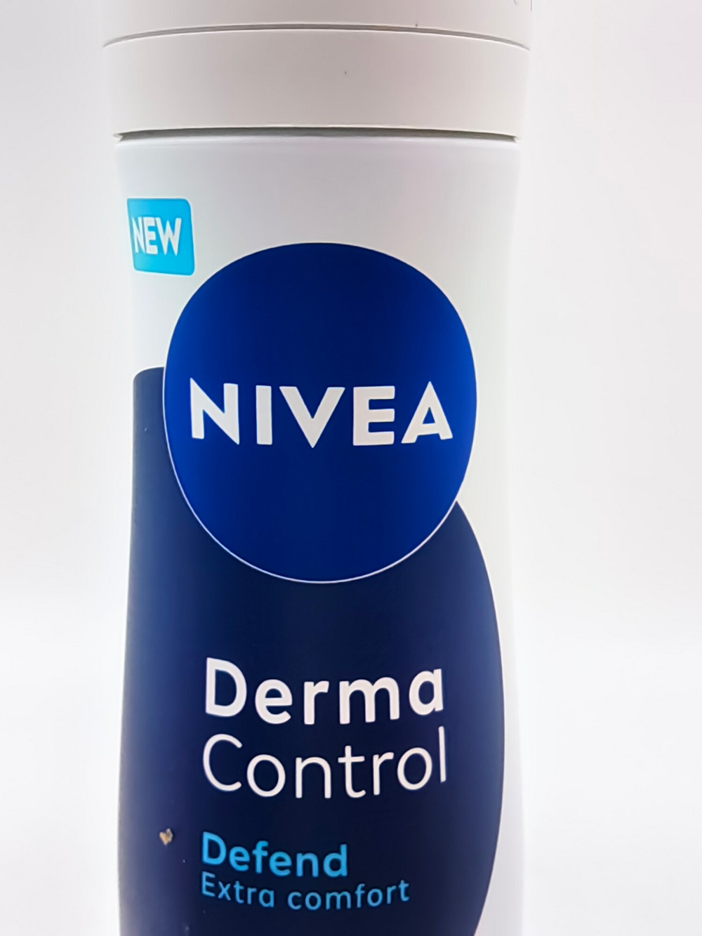 Антиперсперант спрей  NIVEA Derma Control Defend с  В5 и гиалуроновой кислотой, 72 часа, 150 мл (Германия)