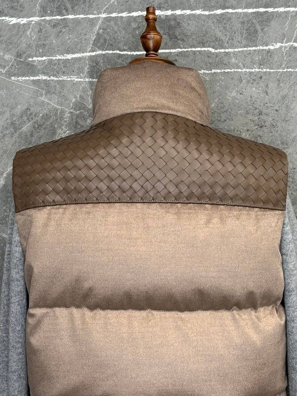Пуховый жилет Bottega Veneta