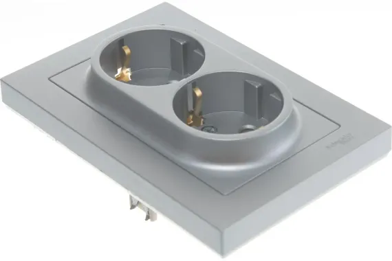 Розетка Systeme Electric ATLASDESIGN с заземлением двойная + рамка алюминий 36441
