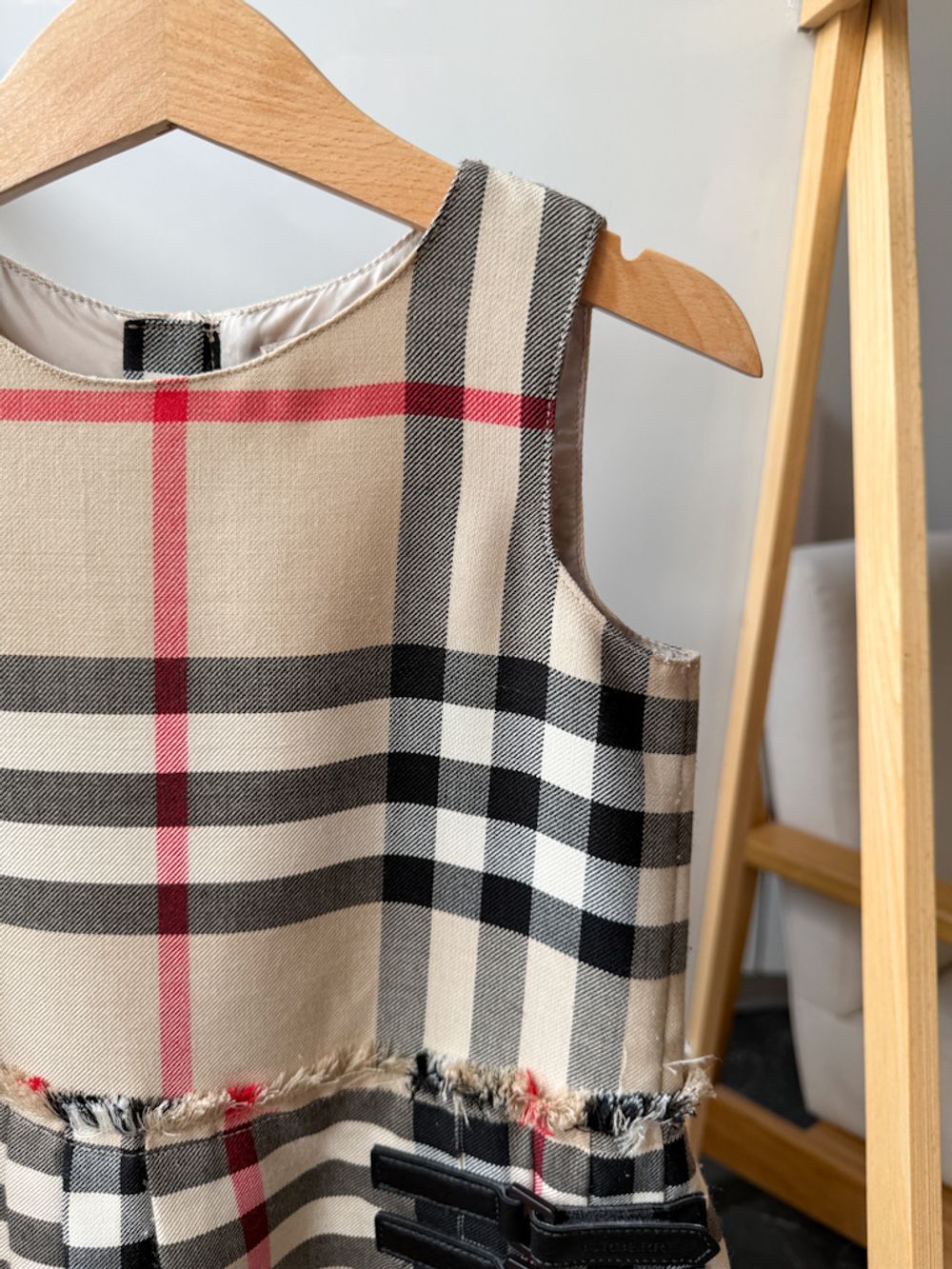 Платье Burberry, 110