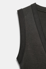 ХЛОПКОВАЯ ФУТБОЛКА В ПОЛОСКУ С V-ОБРАЗНЫМ ВЫРЕЗОМ — ZARA