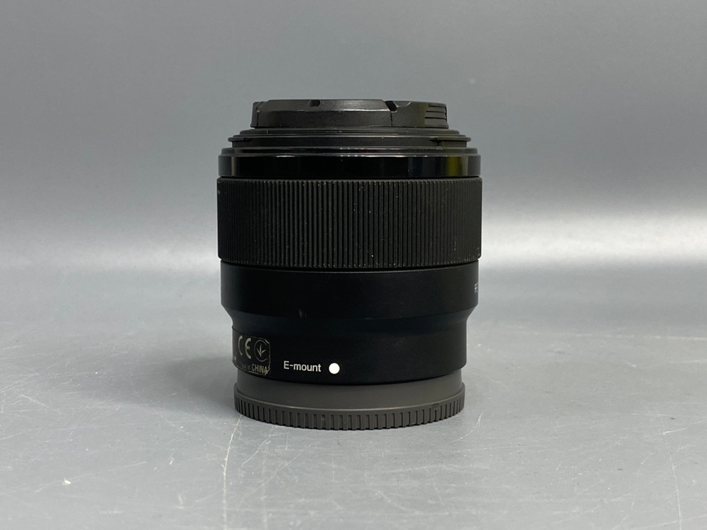Sony FE 50mm 1.8 грибок внутри объектива