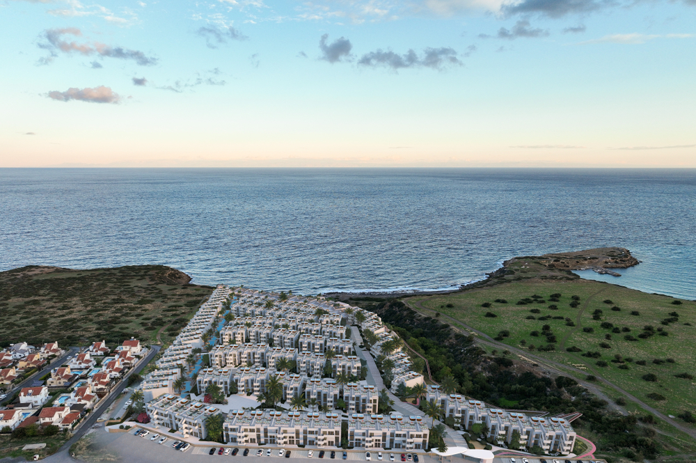 ЖК "CASA DEL MARE" Северный Кипр, район Эсентепе. Расположен в элитном районе Северного Кипра, на берегу Средиземного моря, с собственной лагуной 20 минут до столицы