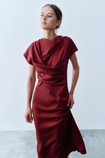 ПЛАТЬЕ МИДИ СО СБОРКАМИ — ZARA