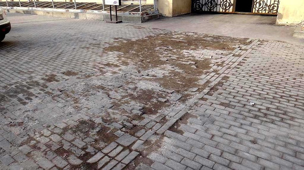 Какие ошибки при производстве тротуарной плитки приводят к раннему разрушению покрытия
