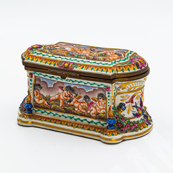 Фарфоровая шкатулка. Путти. Фарфор, ручная роспись. Каподимонте (Capodimonte), к. XIX в.