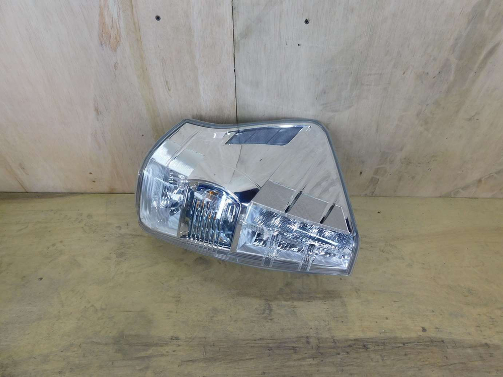 стоп левый Toyota Prius a Alpha ZVW40 2012 47-46