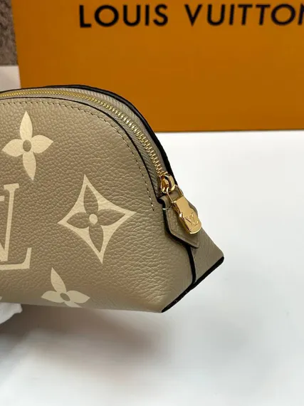 Косметичка Louis Vuitton Cosmetic Pouch Pm кремовый