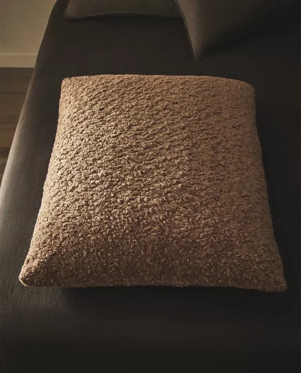 ZARA HOME НАВОЛОЧКА ДЛЯ ДЕКОРАТИВНОЙ ПОДУШКИ ИЗ ИСКУССТВЕННОЙ ШЕРСТИ, КОРИЧНЕВЫЙ