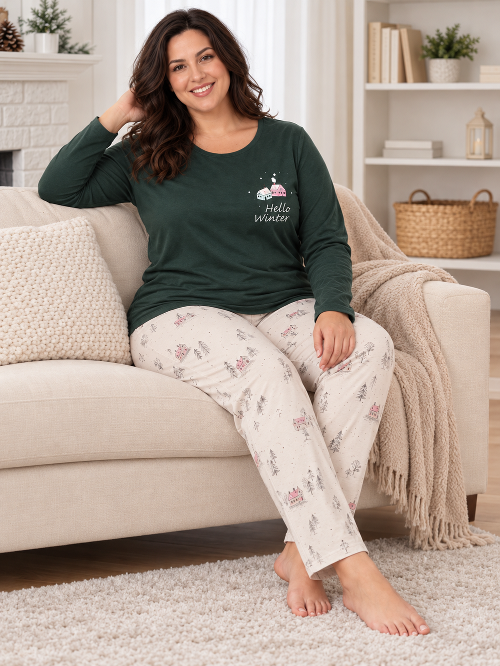 Женская пижама-комплект RUBINA Secret Homewear: верх и брюки, зелёная с зимним принтом