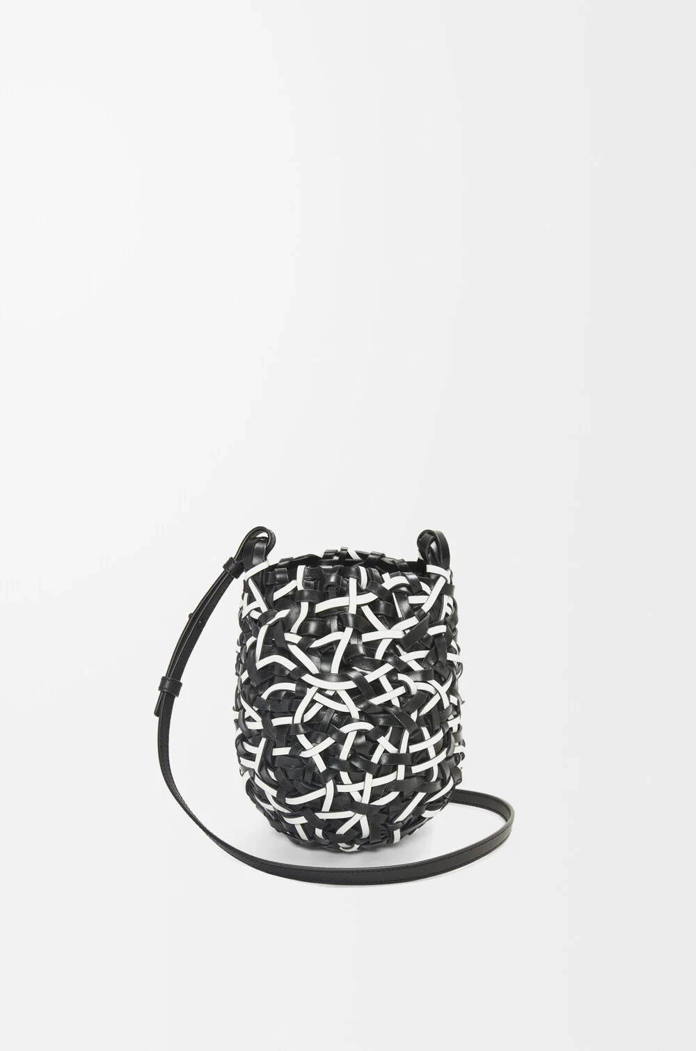 Loewe Маленькая сумка Nest Basket из телячьей кожи, черный/белый
