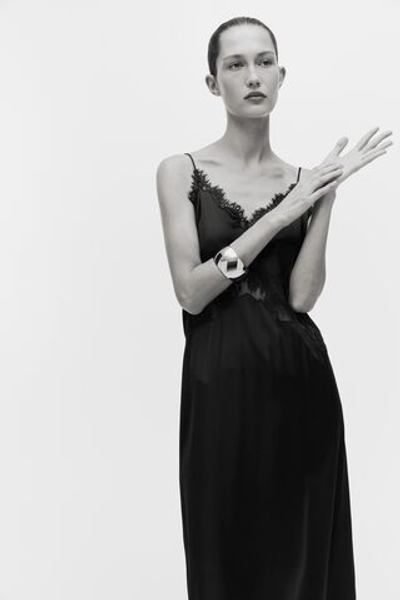 Атласное платье с кружевной лентой — Тёмно-коричневый - H&M