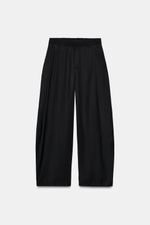 СТРУЯЩИЕСЯ БРЮКИ СО СКЛАДКАМИ — ZARA