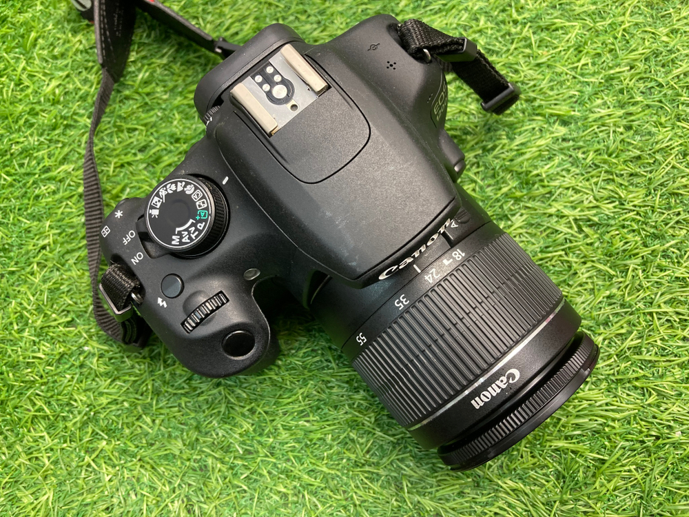 Canon 1200D kit 18-55mm 3.5-5.6 III 3.000 кадров