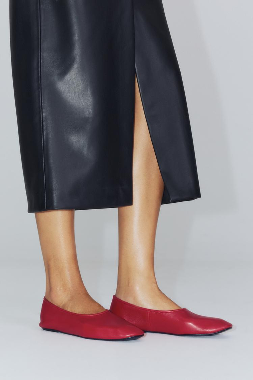 ZARA КОЖАНЫЕ БАЛЕТКИ НА ПЛОСКОЙ ПОДОШВЕ, КРАСНЫЙ