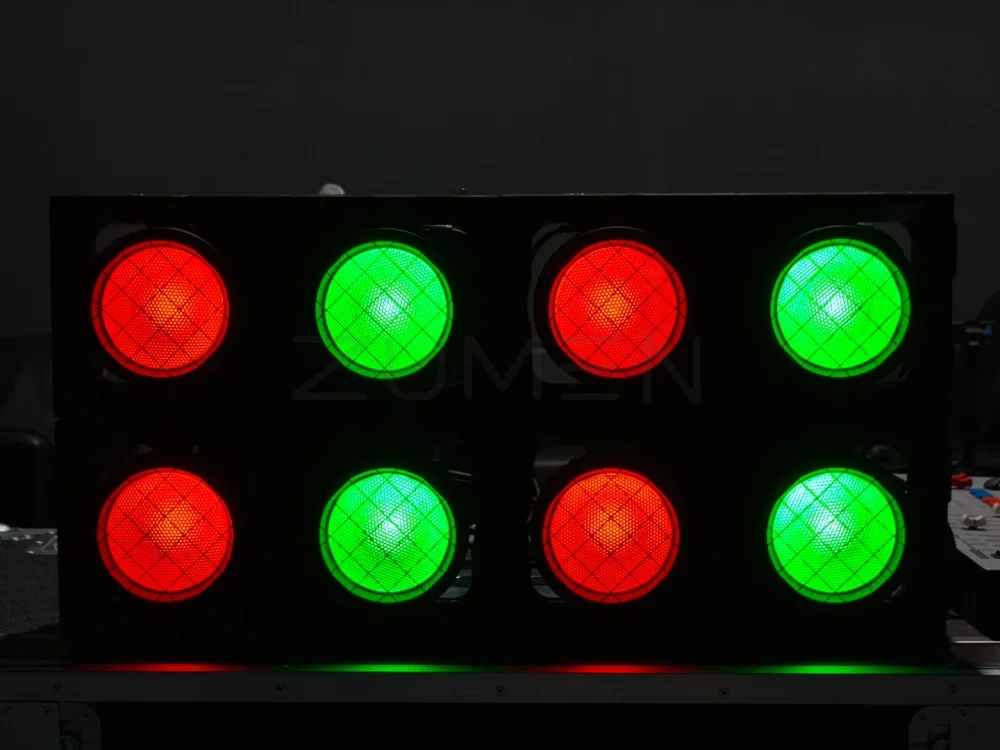 BL600-IP — уличный LED-блайндер 2×300 Вт RGBL-WW с углом 50° IP65