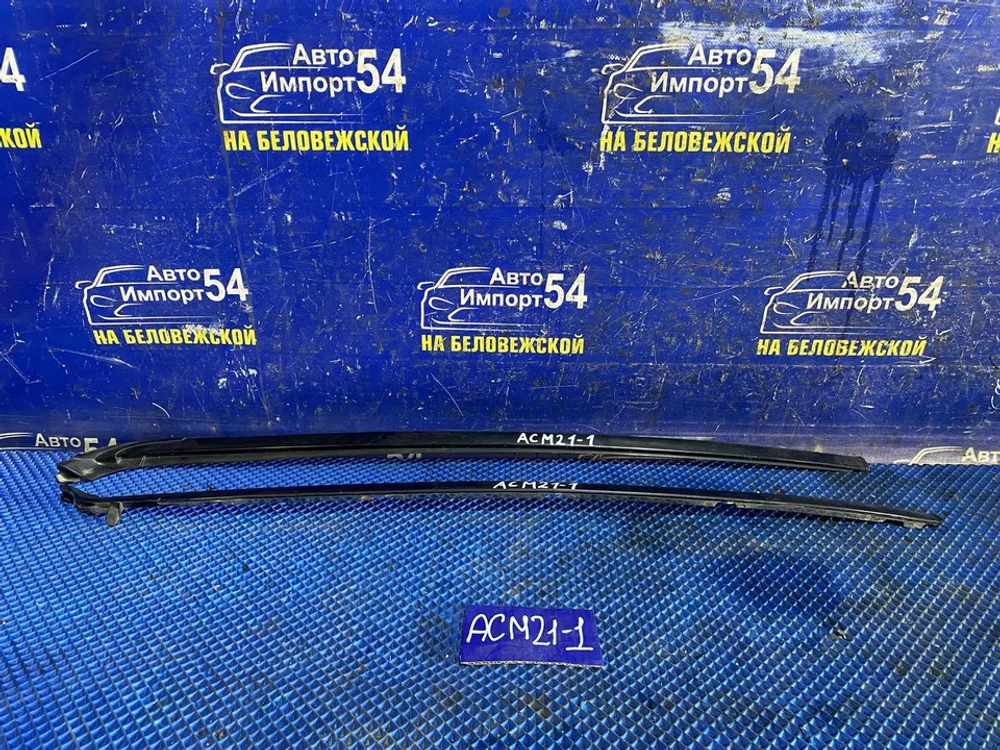 Молдинг лобового стекла TOYOTA IPSUM 2002