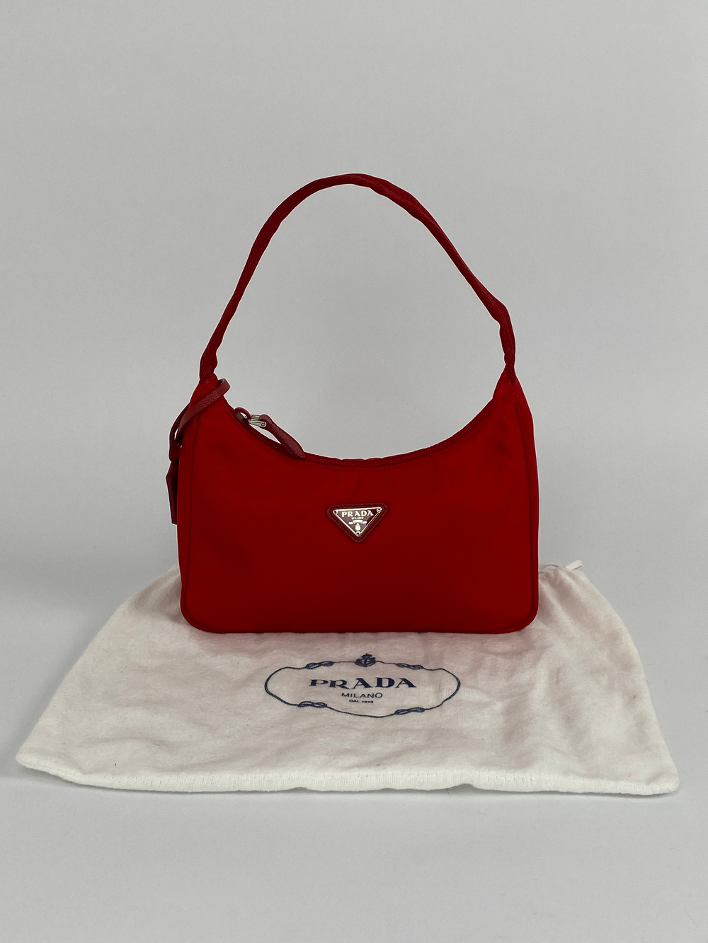 Сумка Prada Re-Edition 2000