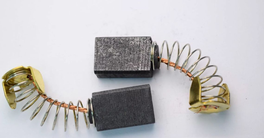 Щетки № 6 для УШМ  7x14x16mm