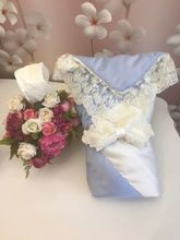 Зимний конверт-одеяло на выписку "Лондон" (двухцветный молочно-голубой с молочным кружевом)
