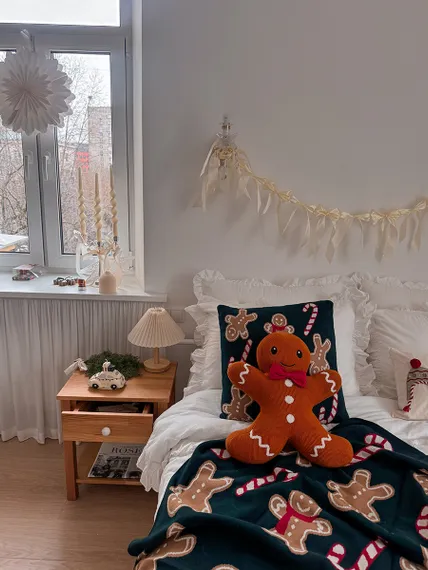 Подушка вязаная с новогодним рисунком gingerman из коллекции new year essential, 45x45 см