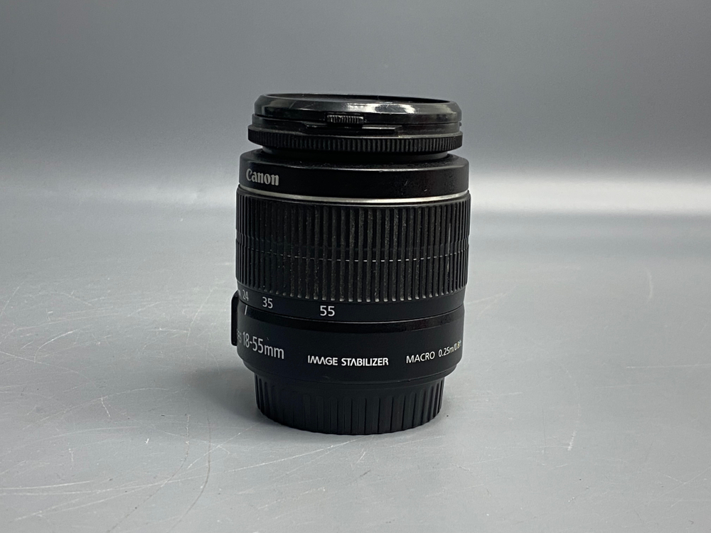 Canon EOS 1100D Kit 18-55mm 3.5-5.6 IS II 71 000 кадров.