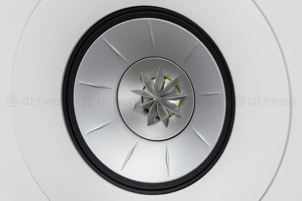 KEF R3 Meta White Gloss трехполосная полочная пассивная акустическая система (пара)