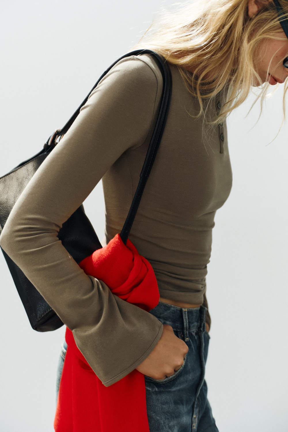 ФУТБОЛКА С ПУГОВИЦАМИ — ZARA