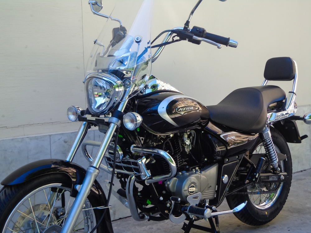Мотоцикл Bajaj Avenger 220 Cruise черный глянцевый