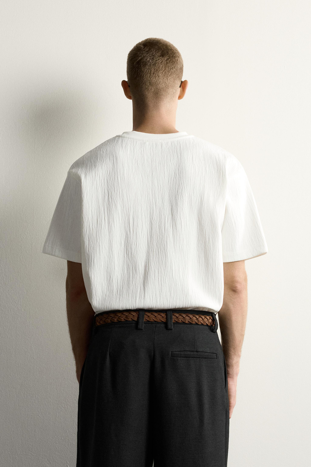 ФУТБОЛКА RELAXED FIT ИЗ РЕЛЬЕФНОЙ ТКАНИ — ZARA · 3992/430