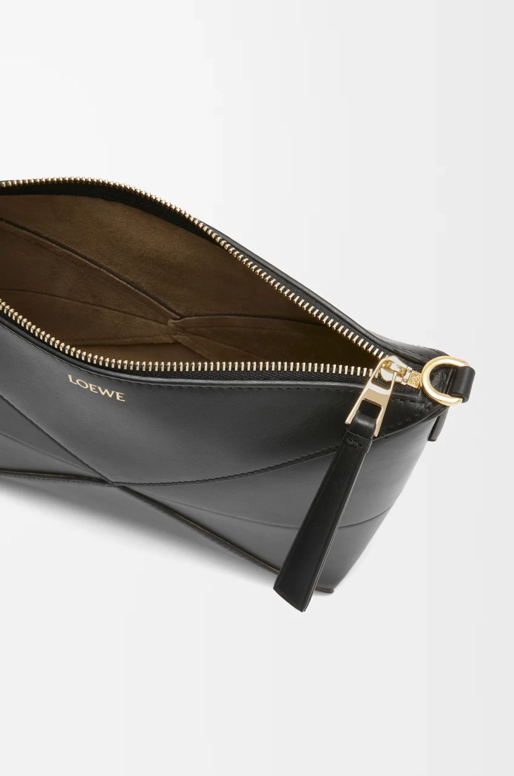Loewe Сумочка-клатч Puzzle Fold из блестящей телячьей кожи наппа, черный