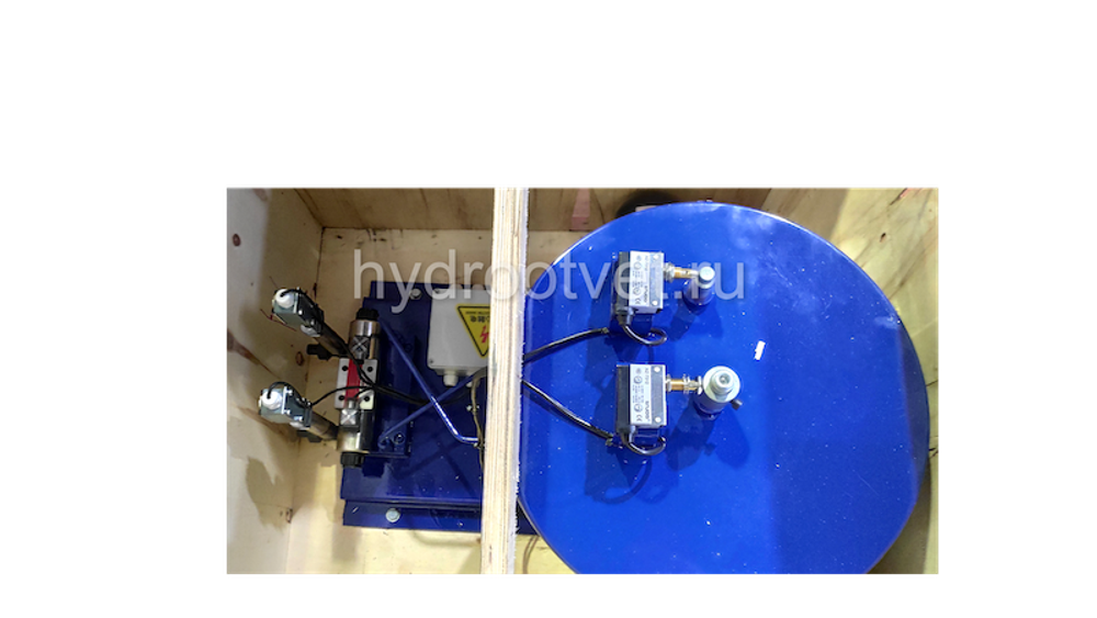 GDK03 with terminal box (based on DRB9-P365Z) - Станция смазки электрическая для двухлинейных систем, рабочее давление до 400 бар, подача 365 мл/мин, мощность двигателя 1,5 кВт, объем бака 60 литров; тип станции - Станция с системой управления с набором клапанов для управления, с клеммной коробкой