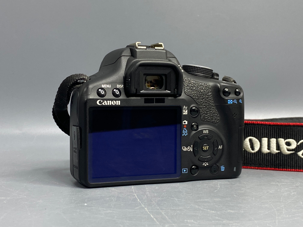 Canon EOS 500D kit 18-55mm 8.751 Кадров