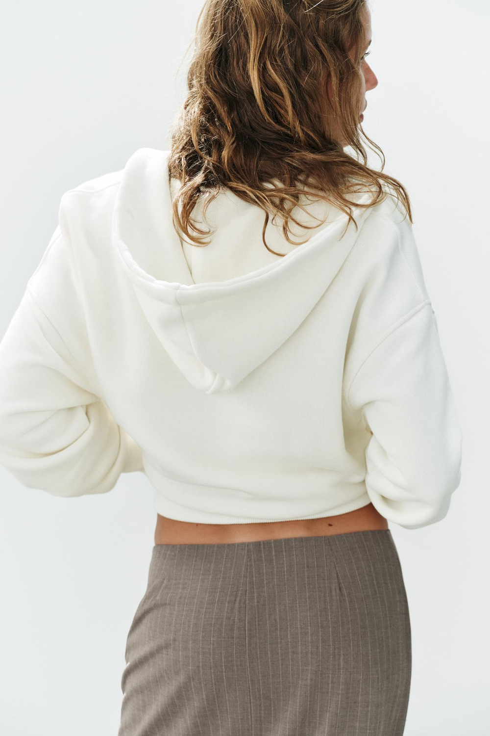 ZARA ХУДИ С МОЛНИЕЙ, ЖЕЛТОВАТО-БЕЛЫЙ