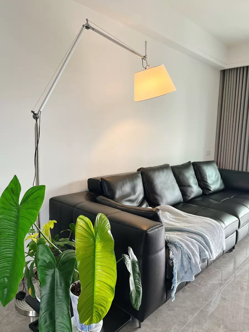 Floor design lamp Tolomeo Mega by Artemide