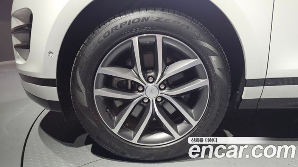 Land Rover Range Rover Evoque P250 Dynamic SE — 2024