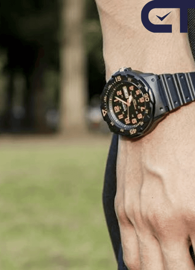 CASIO MRW-200H-4B — спортивные аналоговые часы с вращающимся безелем