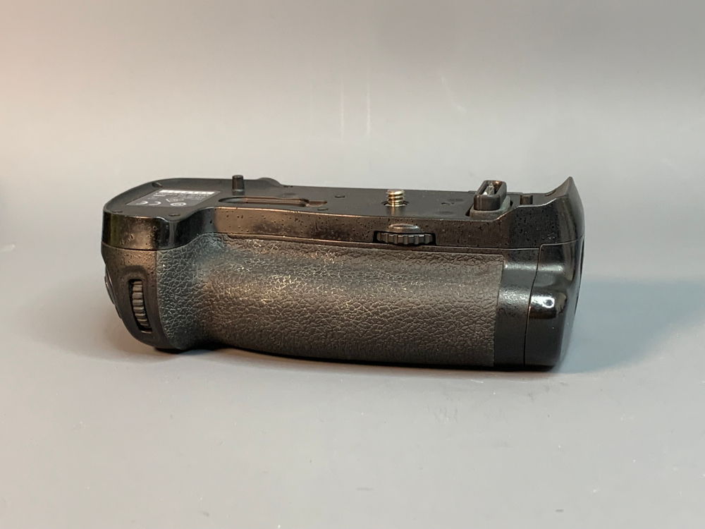 Nikon MB-D18