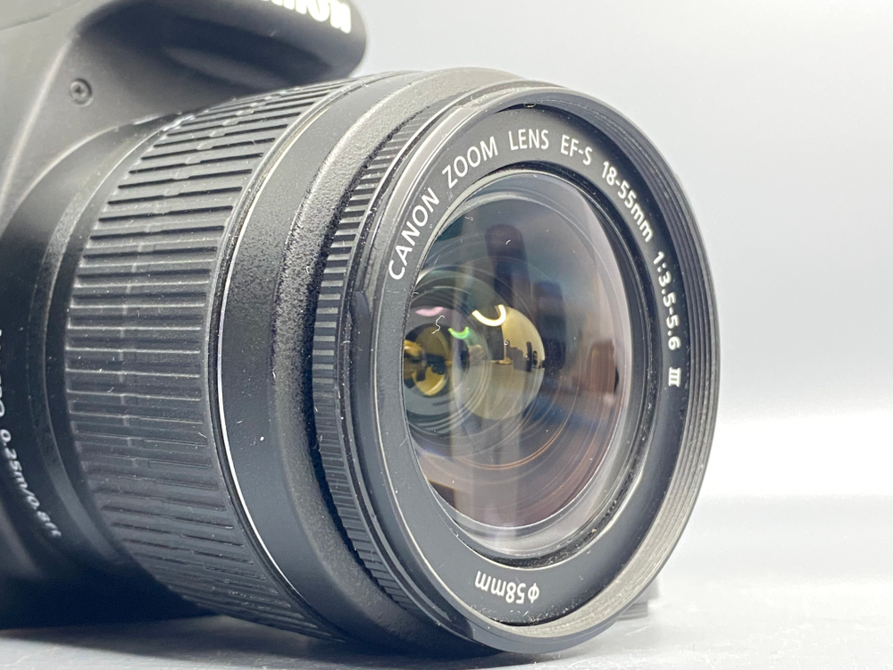 Canon 1200D kit 18-55mm III 3.000 кадров