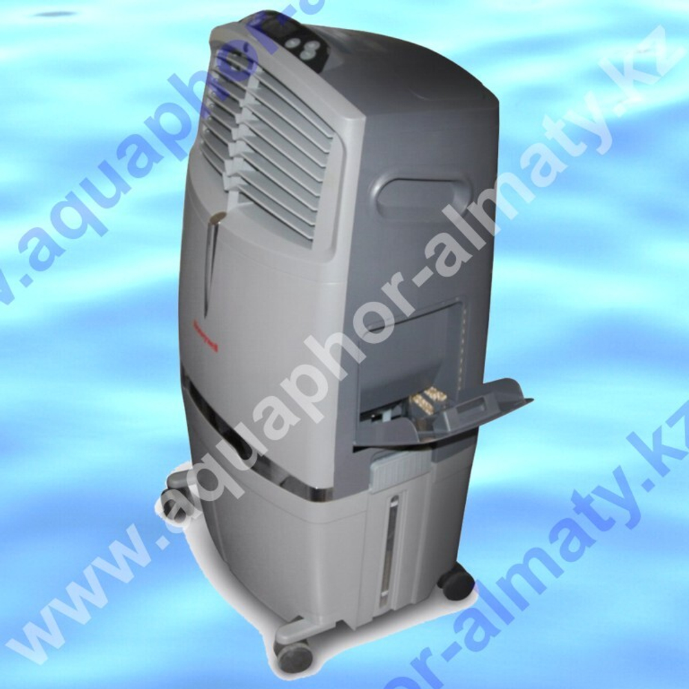 Отсек для загрузки воды в Honeywell CL30XC