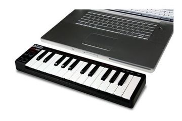 AKAI PRO LPK25