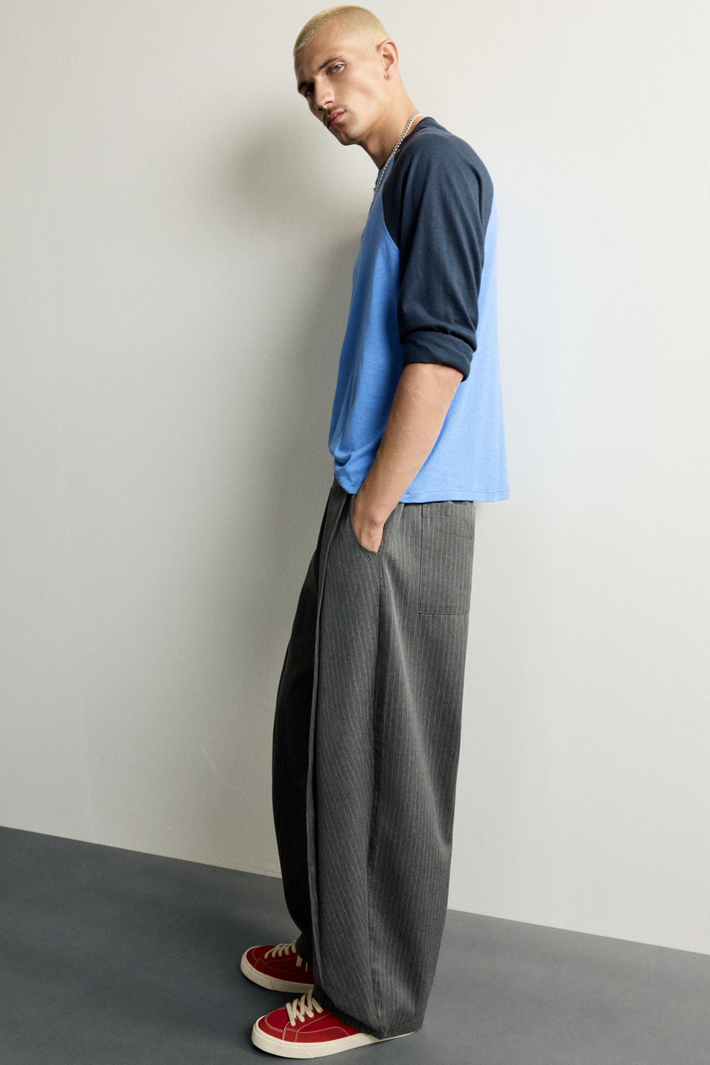 БРЮКИ BALLOON FIT С БОКОВЫМИ ЗАЩИПАМИ — ZARA