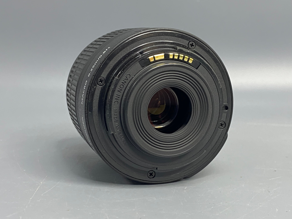 Canon 550D Kit 18-55mm IS II 2.500 кадров