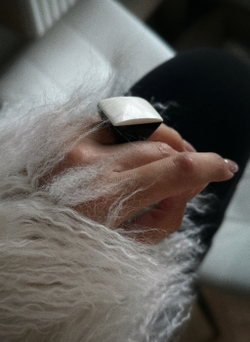 B&W ring