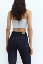 Джинсы с высокой талией и расклешенными брючинами - PULL&BEAR