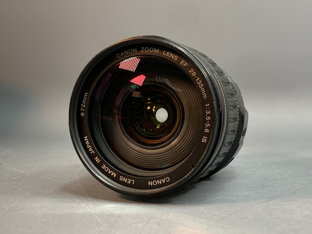 Canon EF 28-135mm 3.5-5.6 IS USM микроцарапинки, внутри пыль