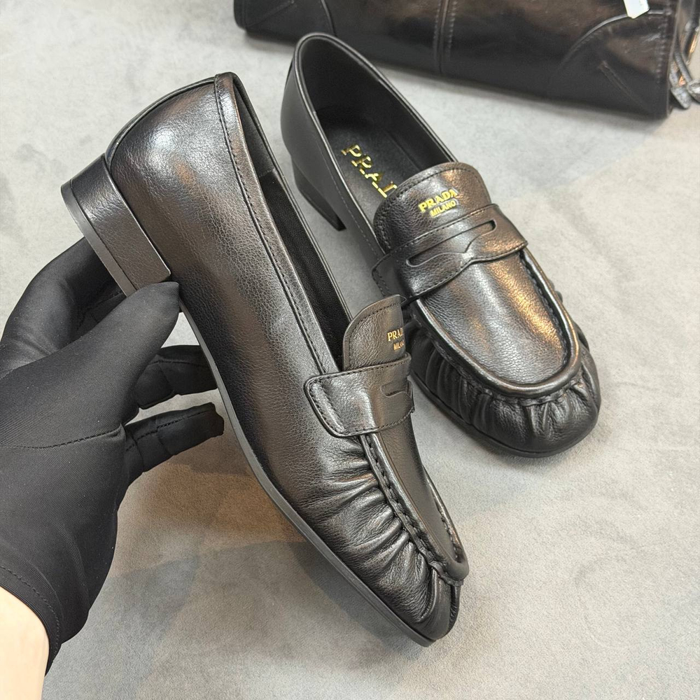Лоферы Prada