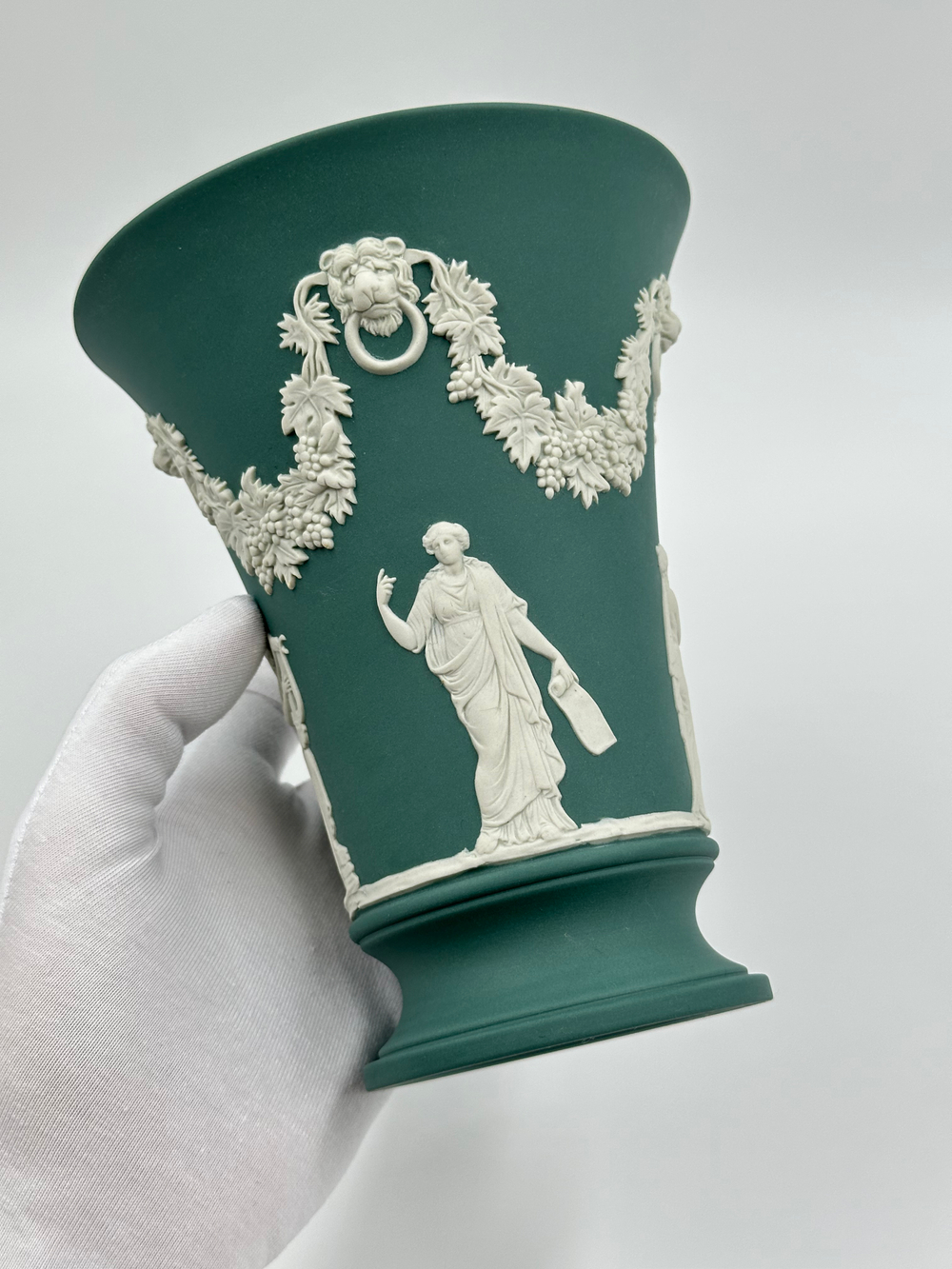 Ваза Wedgwood тёмно-зелёная